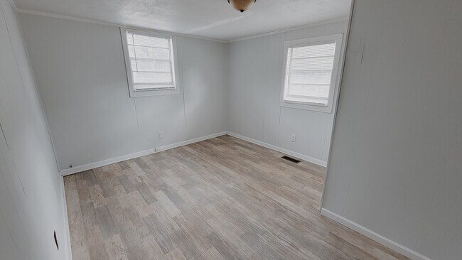 Building Photo - 240 Whispering Pines Ter