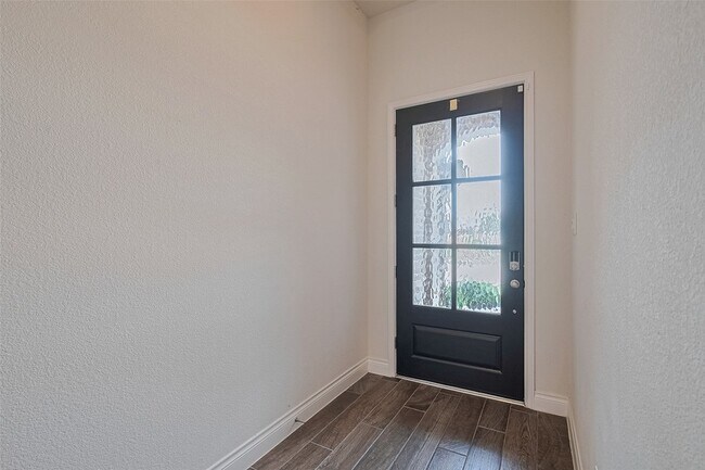 Foto del edificio - 6906 Montclair Colony Trl