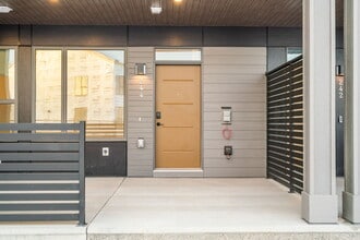 Building Photo - 244 Somerglen Common SW