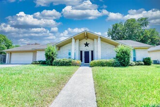 Building Photo - 607 Rosewood Dr