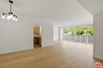 Building Photo - 8787 Shoreham Dr