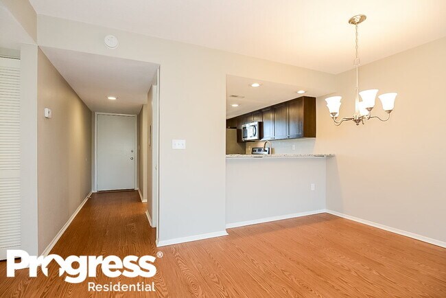Building Photo - 108 Lakeview Way
