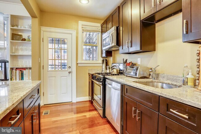 Building Photo - 617 POWHATAN Pl NW