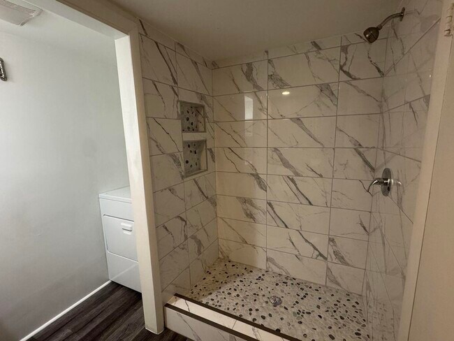 Foto del edificio - 3333 Meridian Way N