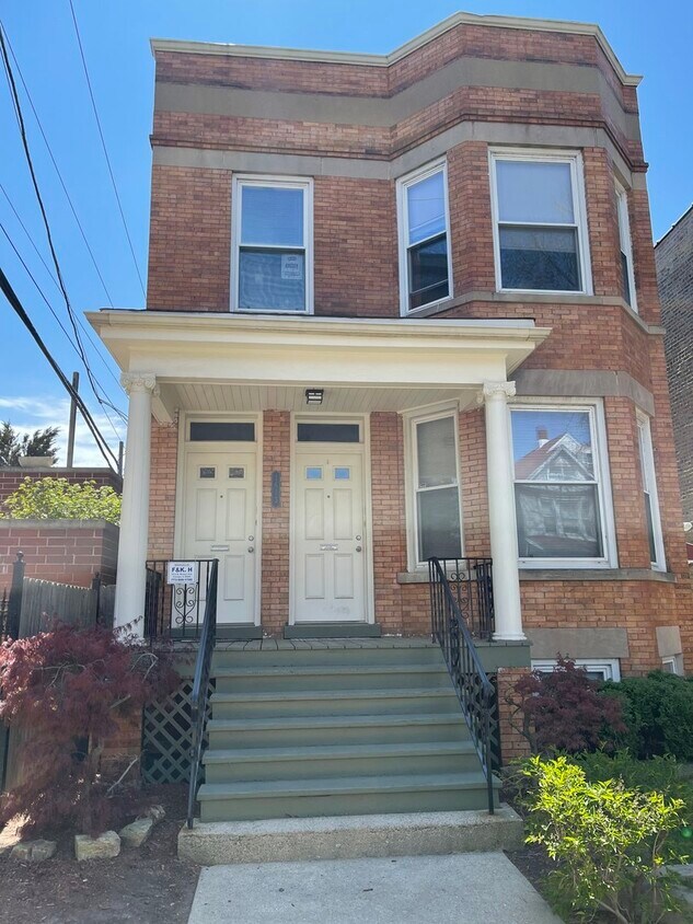 Primary Photo - 1613 W Berwyn Ave