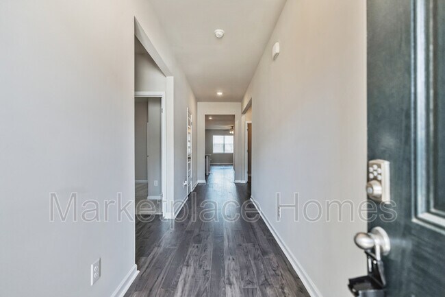 Building Photo - 545 Post Oak Ln