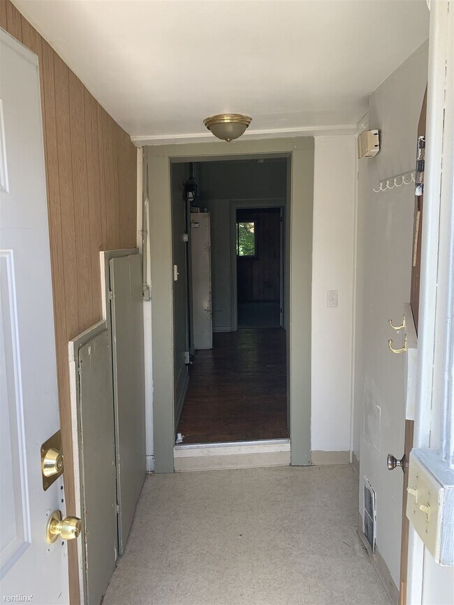 Foto del edificio - 1 br, 1 bath Duplex - 521 Throop St