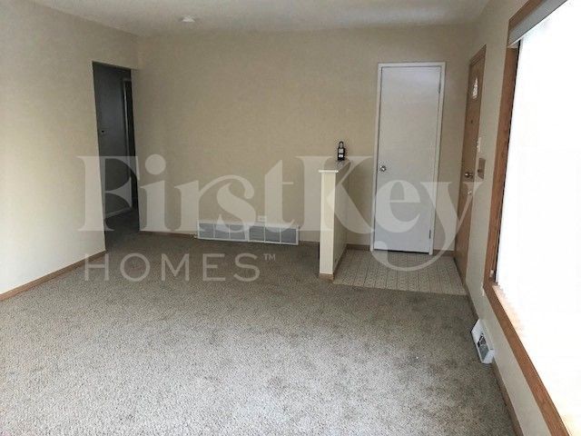 Building Photo - 701 E 162nd Pl