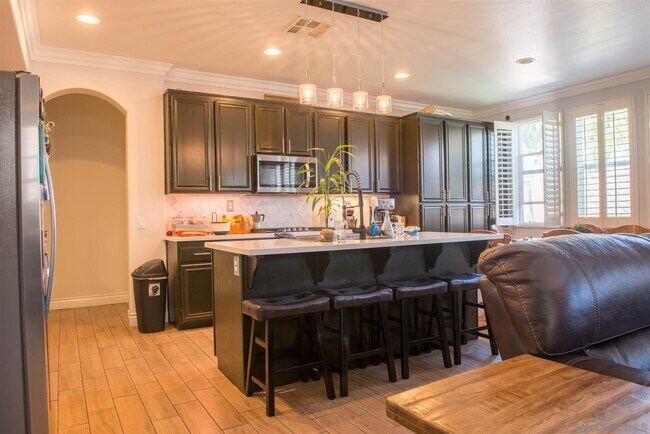 Building Photo - 1525 Picket Fence Dr