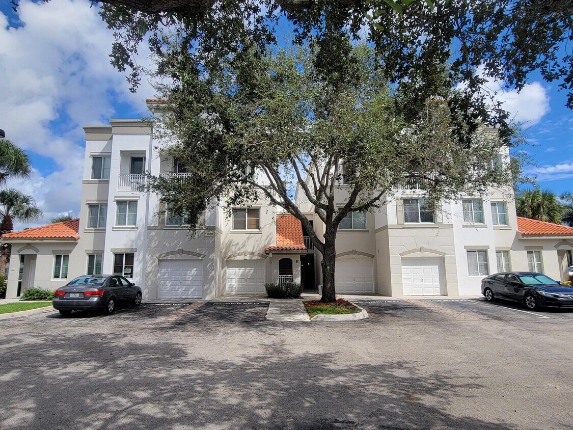 Foto principal - 11030 Legacy Dr