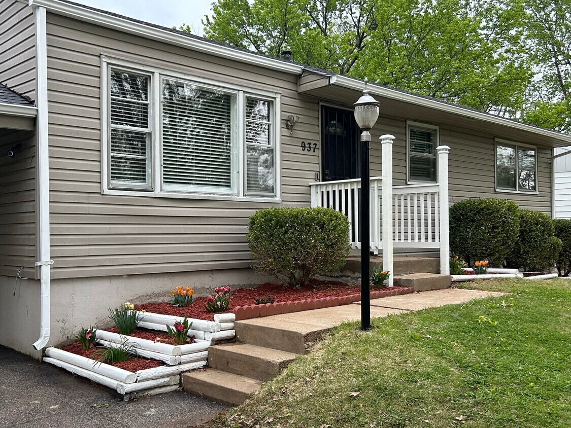 Foto principal - 937 Edgehill Dr