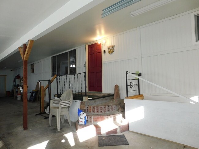 Building Photo - Unique Property