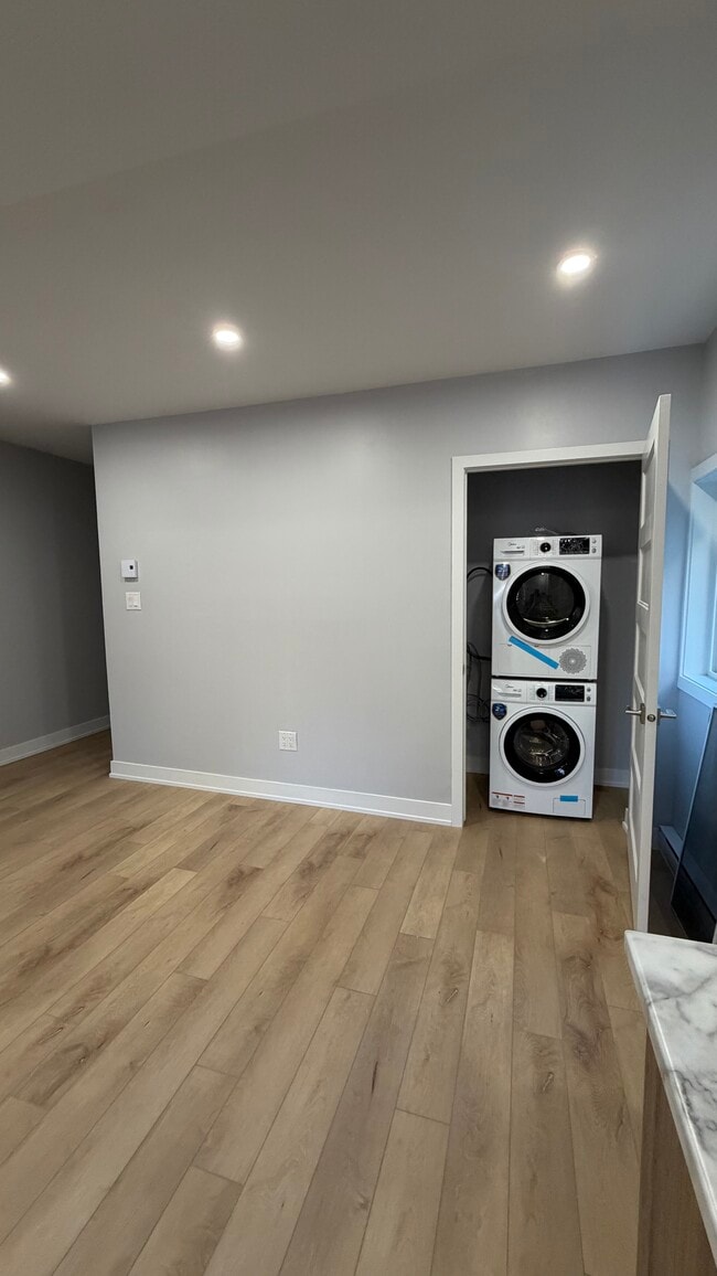 Photo du bâtiment - Newly renovated 2-Bedroom Apartment in Gatineau