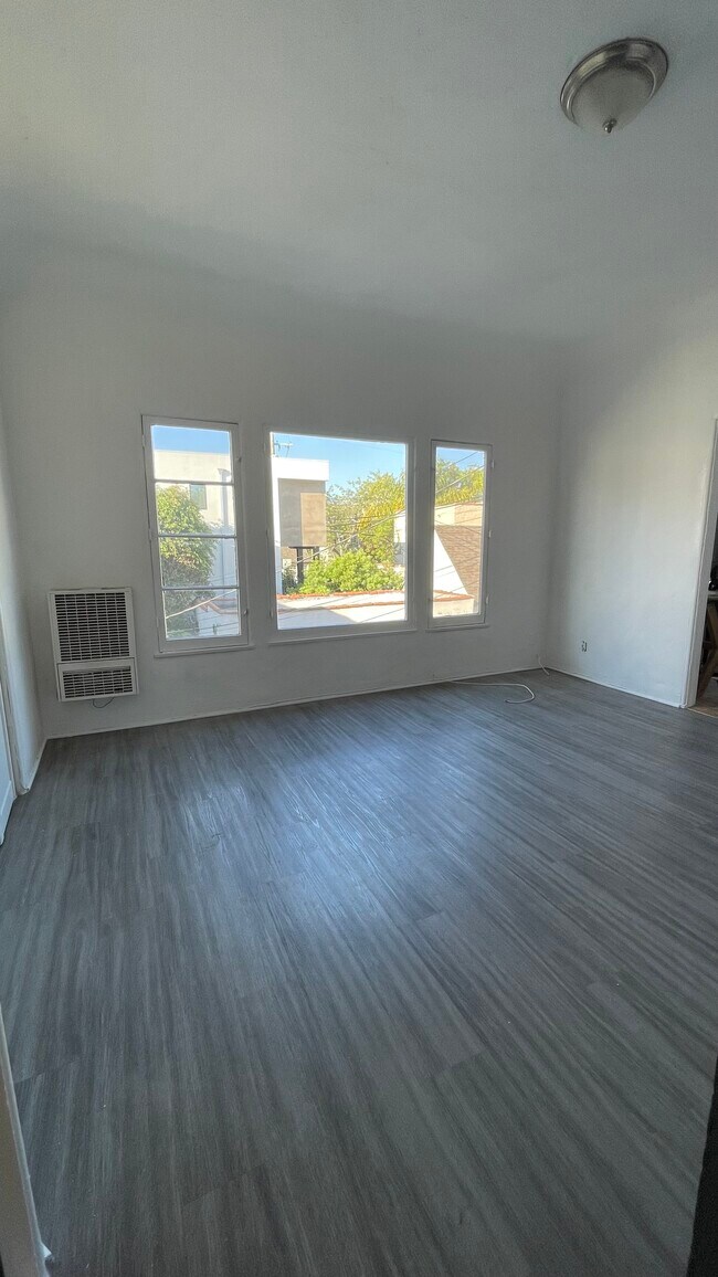 Foto del edificio - 540 N Sycamore Ave
