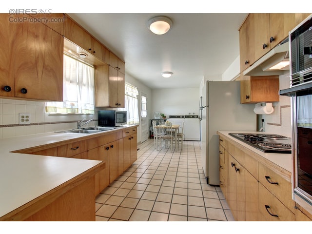 Building Photo - 1937 W Lake St