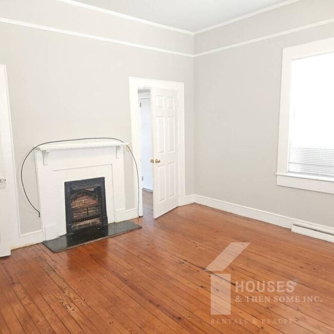 Photo - 263 Beacon St House