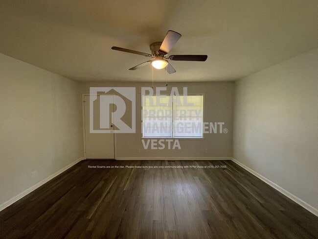 Building Photo - Recently Updated Three Bedroom Home in Wes...