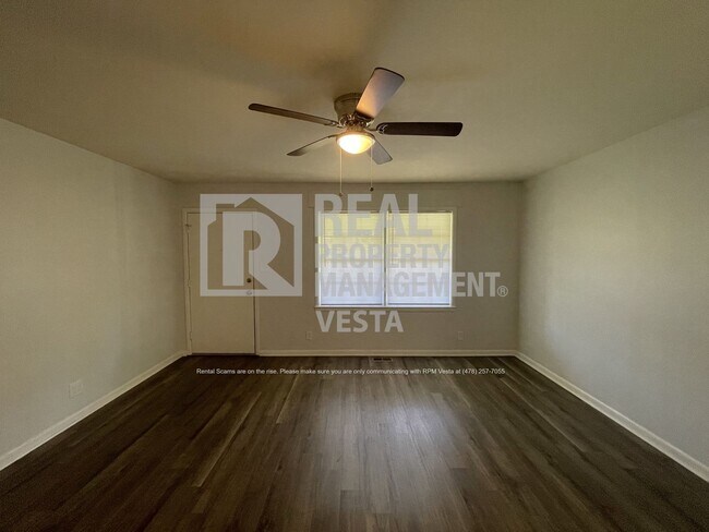 Foto del edificio - Recently Updated Three Bedroom Home in Wes...