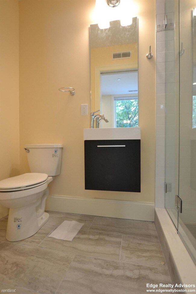 Building Photo - 4 br, 3.5 bath  - 134 Tremont St