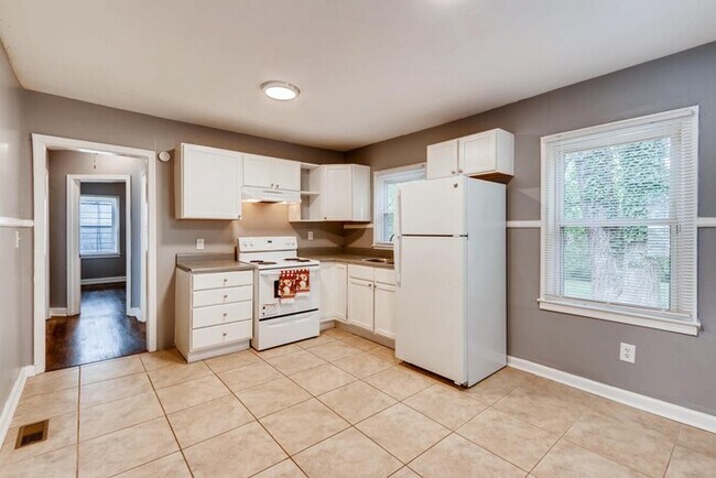 Building Photo - AGENT SHOWINGS ONLY - All Electric 2 bedro...