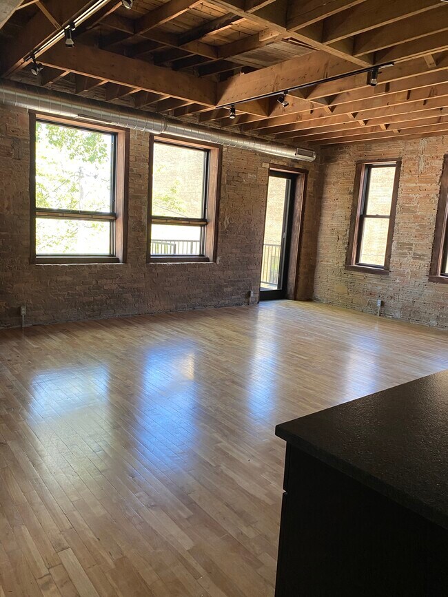 salón/comedor abierto - 403 Main St