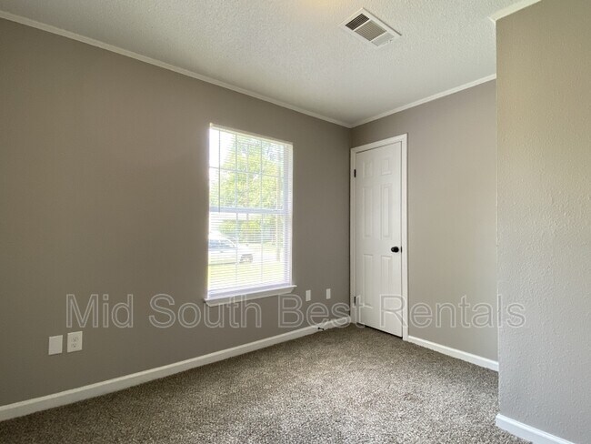 Foto del edificio - 6602 Dove Ln