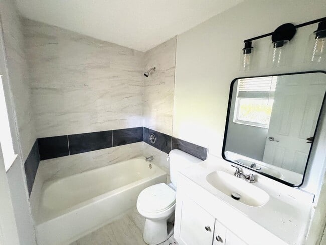 Foto del edificio - 13806 N 21st St