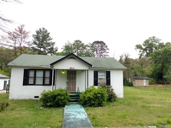 Building Photo - Single Family Home - Large Fenced Yard