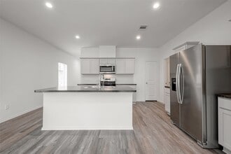 Building Photo - 5619 Vintage Oakmont Dr