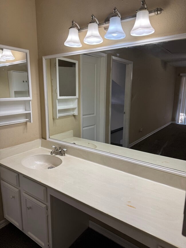 Photo - 3923 Tanglewilde St Townhome