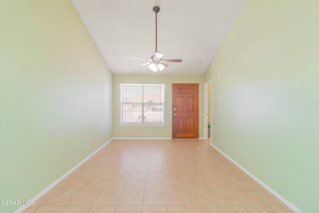 Foto del edificio - 12056 Bellows Ct