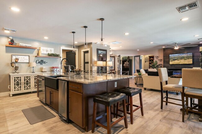 Foto del edificio - 5222 E Tierra Buena Ln