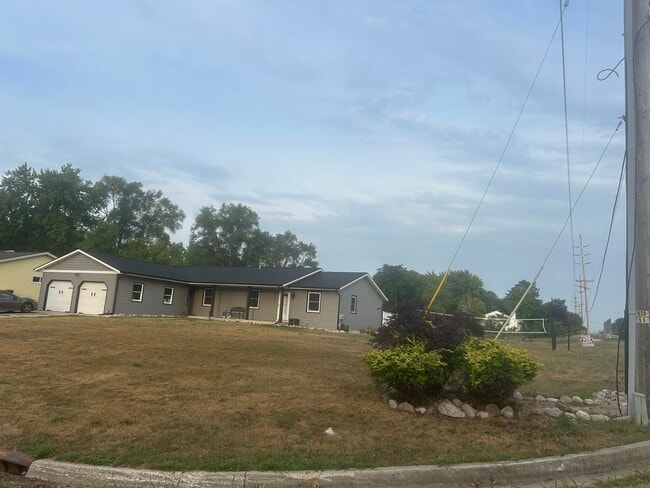 Building Photo - 4581 Sarafield St NE