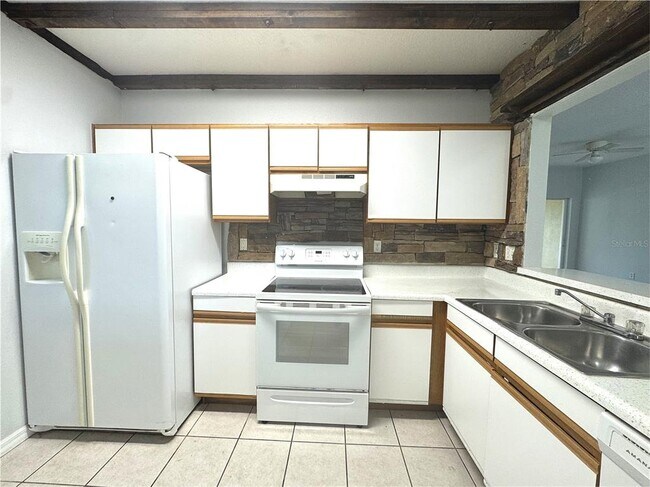 Building Photo - 9621 Lakedale Way