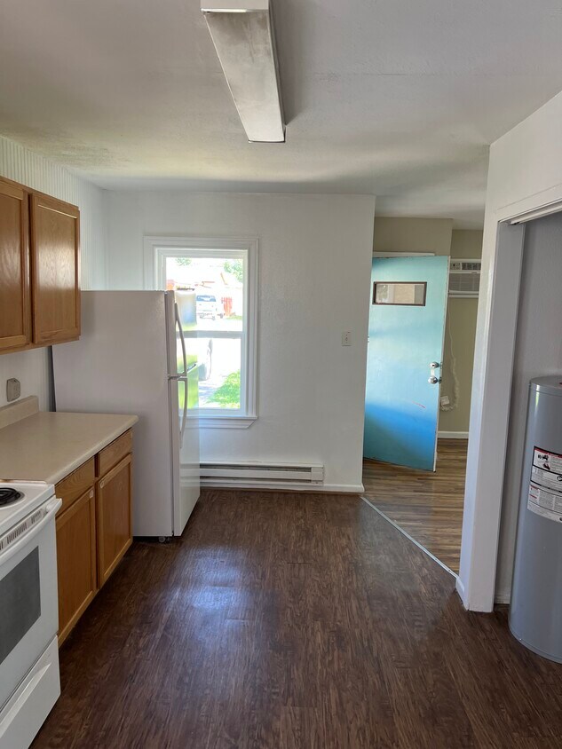 Primary Photo - 105 N Houston Ave