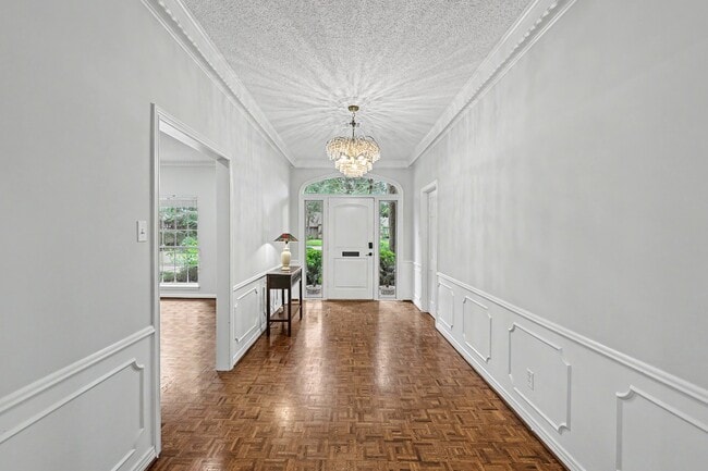 Building Photo - 10811 Hunters Forest Dr