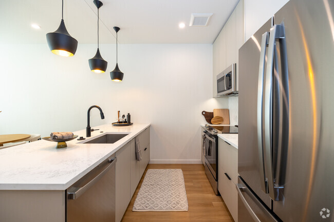 1BR, 1BA - 746SF - Kitchen - The Broadleaf