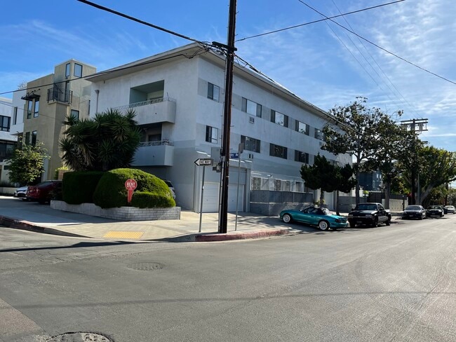 Building Photo - 7617 De Longpre Ave