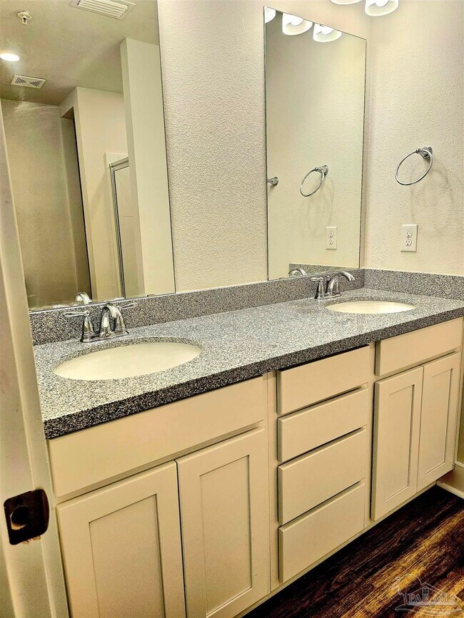 Foto del edificio - 9460 Nature Crk Ln