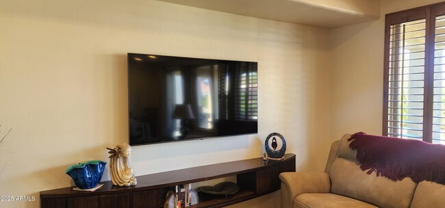 Foto del edificio - 26298 W Burnett Rd