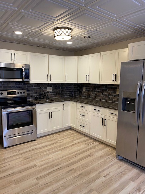 Kitchen - 2340 S Broad St