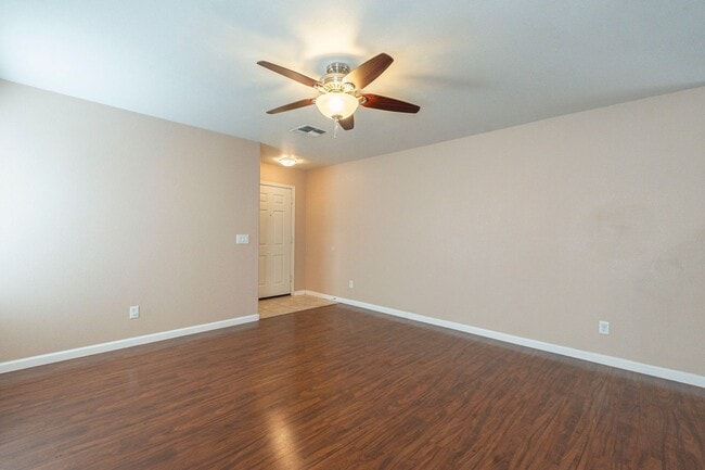 Building Photo - Wonderfully Located 3 Bedroom 2.5 Bath Two...
