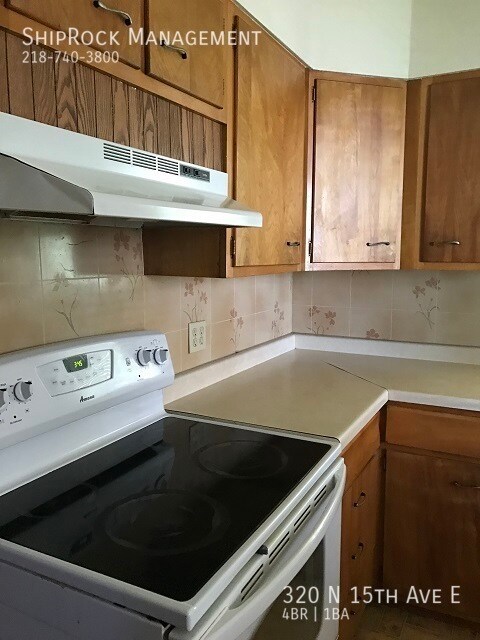 Foto del edificio - 320 N 15th Ave E
