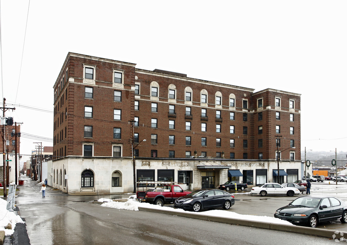 Primary Photo - Castleton Apartment Complex