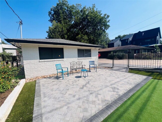 Foto del edificio - 1715 Bluebonnet Ln