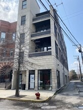 Building Photo - 744 N May St