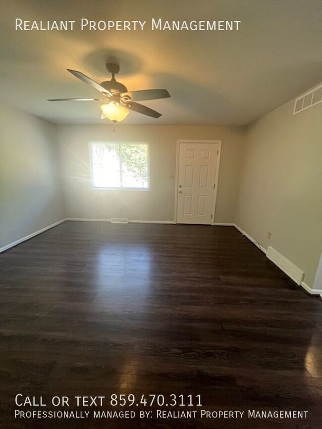 Building Photo - 485 Whispering Hills Dr