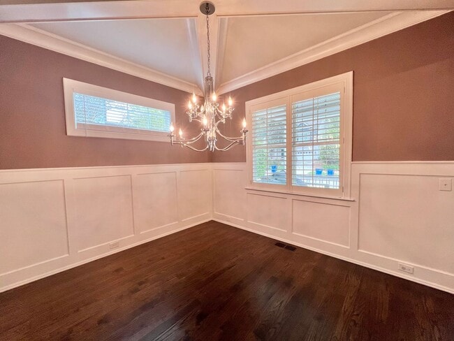 Building Photo - Stunning 5BD, 4.5BA Home in the Heart of R...