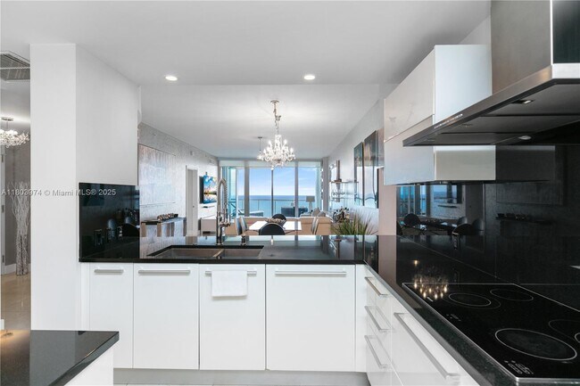 Foto del edificio - 17121 Collins Ave