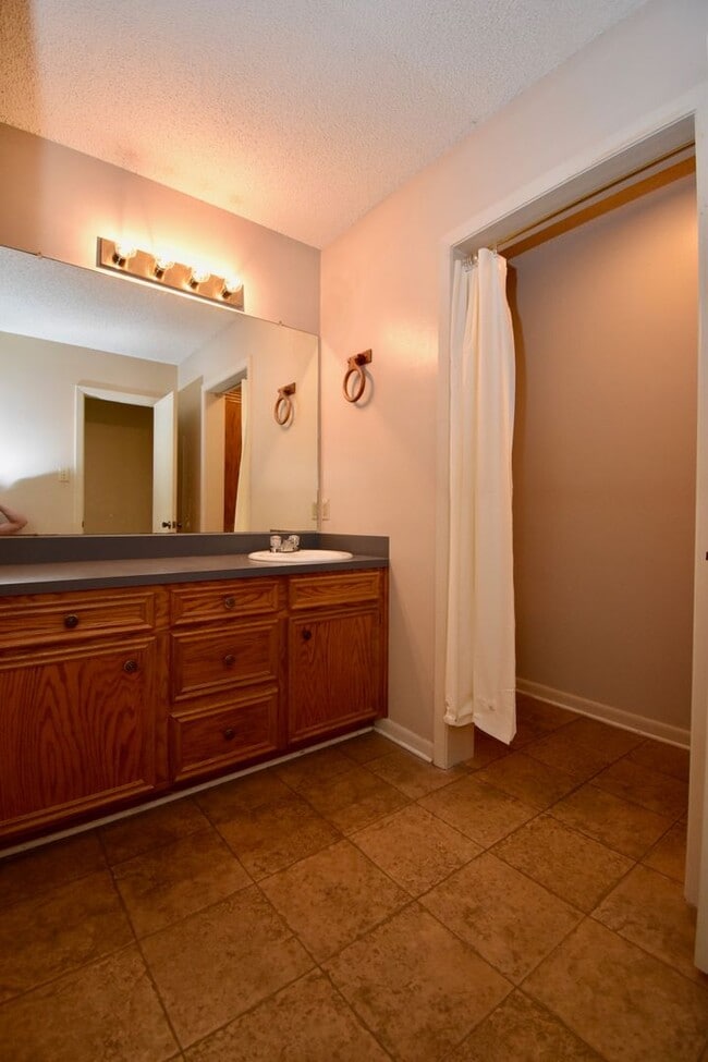 Building Photo - 3 Bed, 2 Bath Home in Ruston